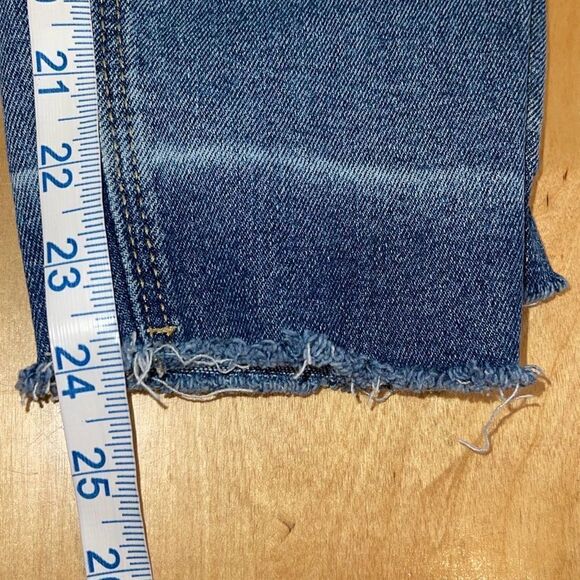 Old Navy Mid-Rise Rockstar Super-Skinny Cut-Off Ankle Jeans Size 6 Petite - Picture 13 of 13